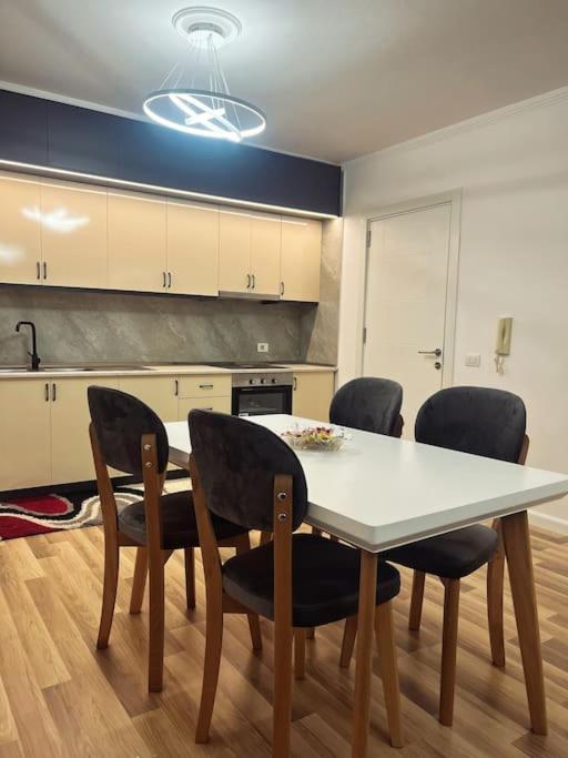 Art'S Apartment Тирана Экстерьер фото
