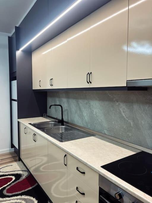 Art'S Apartment Тирана Экстерьер фото