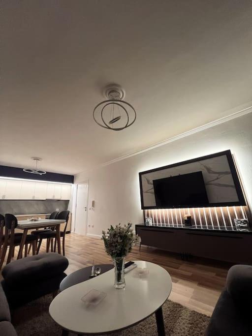 Art'S Apartment Тирана Экстерьер фото