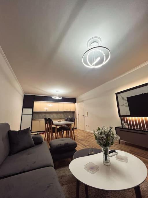 Art'S Apartment Тирана Экстерьер фото